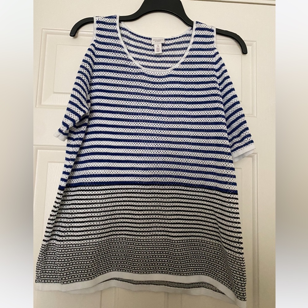 Chico’s Weekends cold shoulder top SZ 3
